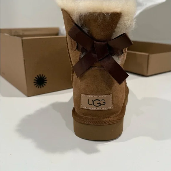 Women’s UGG Boots - NEW - Picture 1 of 5